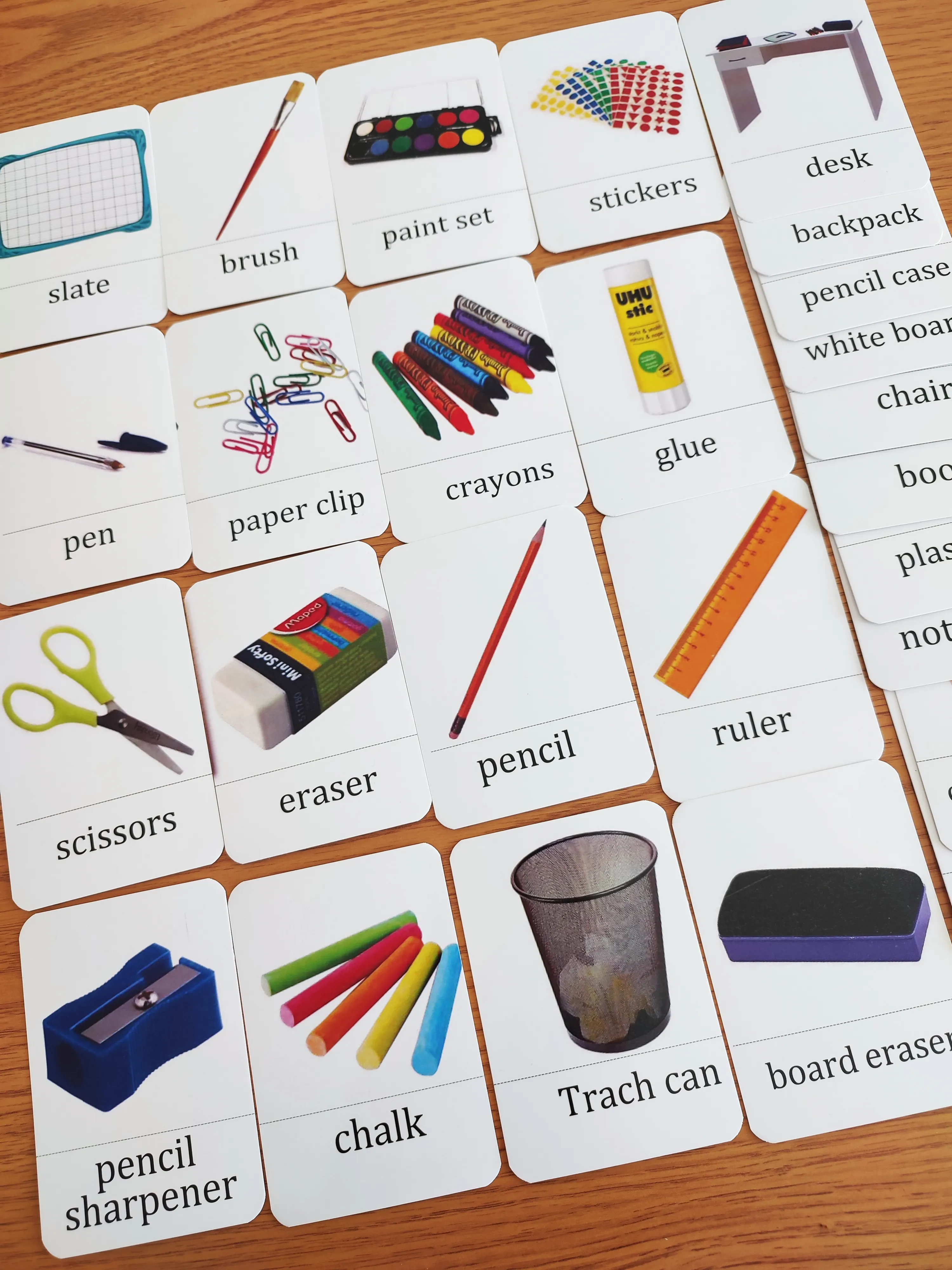 27 cards of classroom object. english